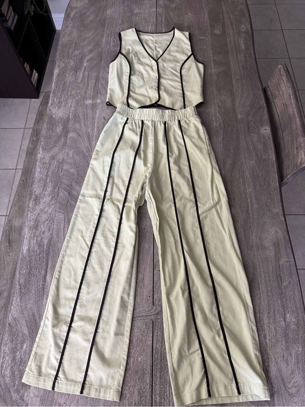 High-Waist Wide-Leg Pants & Cropped Vest Set - Light Green with Black Trim